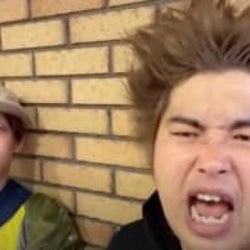 店員に奇声 罵声 恫喝 へずまりゅう逮捕の問題動画 警察との口論シーンも モデルプレス