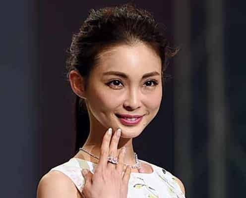 押切もえ、清楚オーラ全開の爽やかランウェイ<神戸コレクション2015S/S>