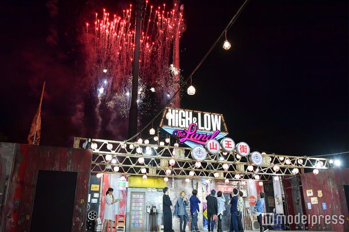 締めの打ち上げ花火(C)モデルプレス