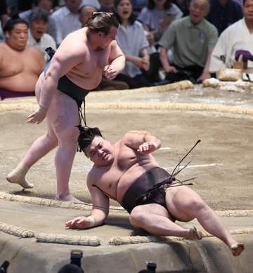 【解説】安青錦は今場所の勝ちパターン、霧島は頭に入れておくべきだった 優勝争いはまだ分からない