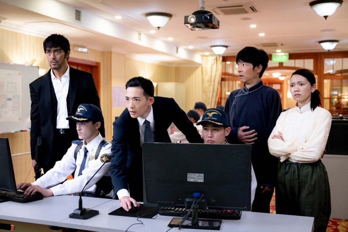阿部寛、竜星涼、堺雅人、二階堂ふみ「VIVANT」第2話より(C)TBS