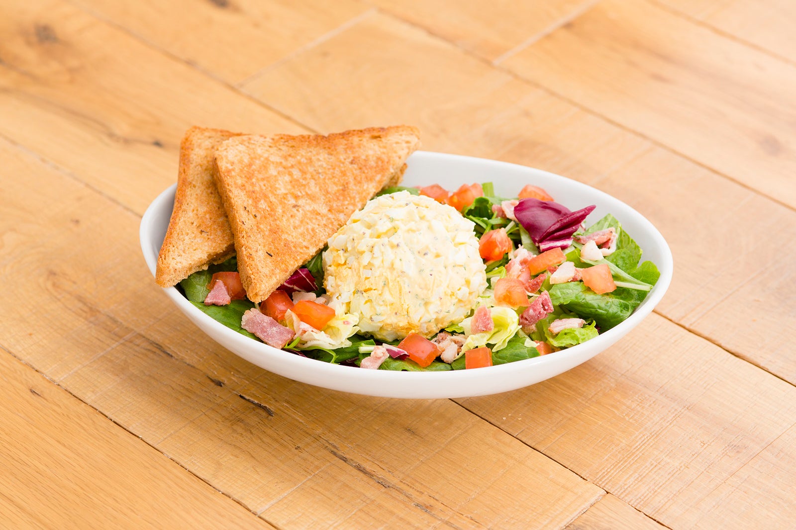 エッグスンサラダボウル、トースト 980円