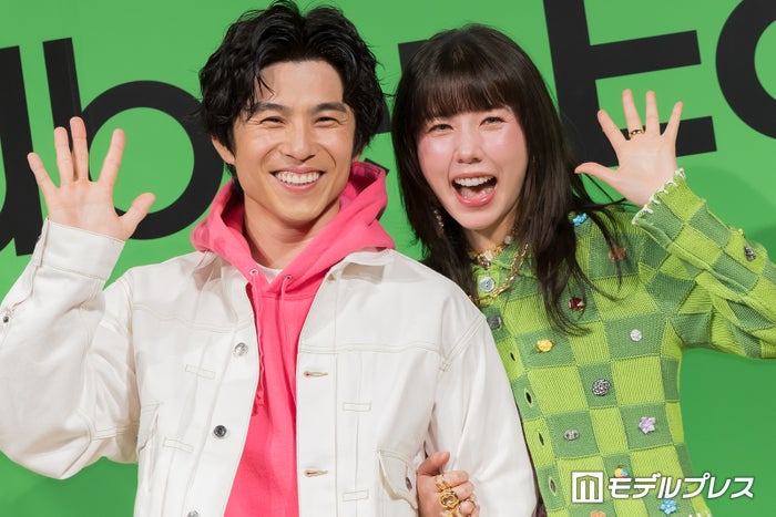 仲里依紗、夫・中尾明慶と“13回目の結婚記念日”12歳息子との3ショット公開「パパそっくり」「幸せ溢れてる」と反響