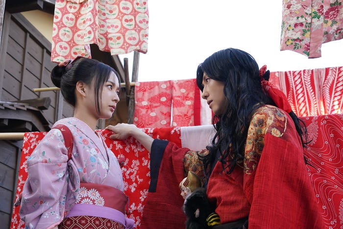 鈴木絢音、鈴木拡樹/映画『死神遣いの事件帖 -傀儡夜曲-』(C)2020 toei-movie-st