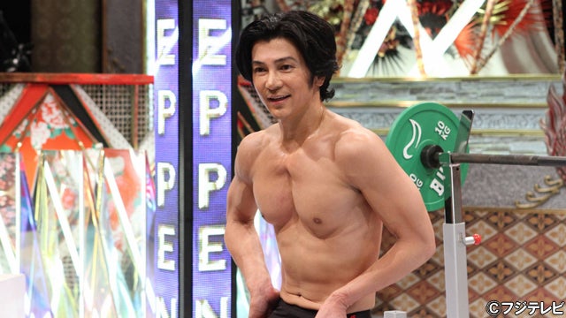筋肉体操 が話題の武田真治 上半身裸で魔裟斗らとベンチプレス対決 Teppen モデルプレス