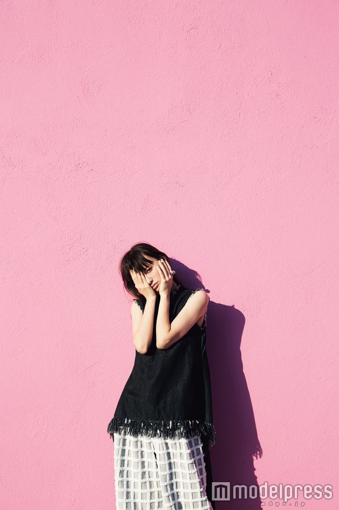 鈴木えみ/「13」より(画像提供:宝島社)