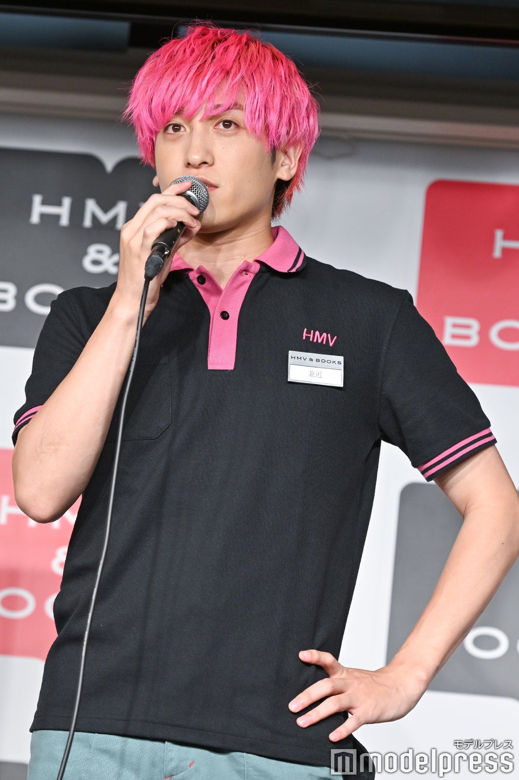 EXIT兼近大樹さん日本テレビ「メシドラ」衣装のパーカー