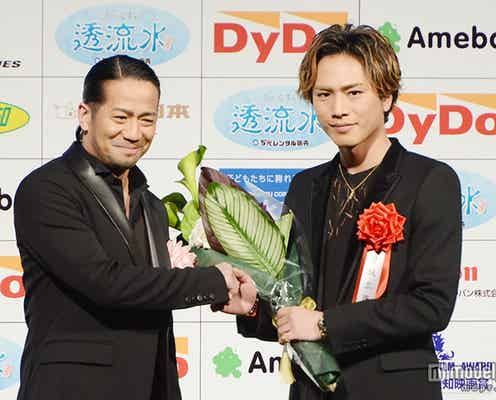 三代目JSB登坂広臣「ホットロード」で新人賞 HIROが祝福に駆けつける
