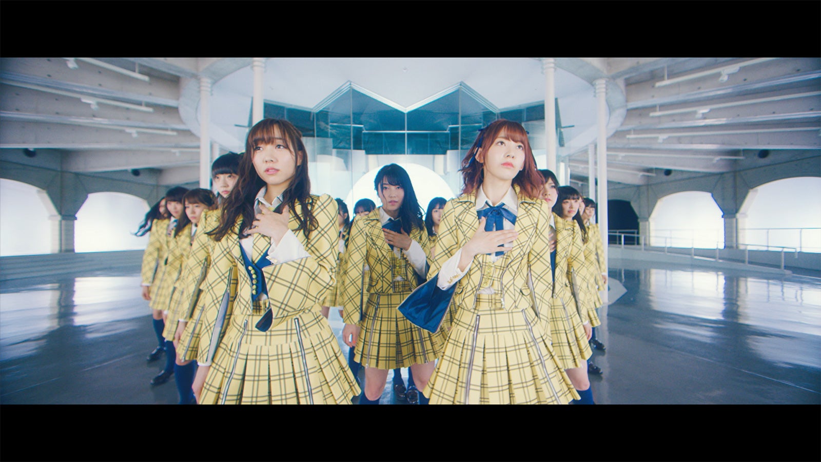 AKB48「センチメンタルトレイン」MVより（C）AKS／キングレコード