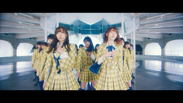 AKB48「センチメンタルトレイン」MVより(C)AKS/キングレコード