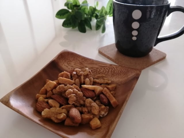 コーヒーとくるみとココナッツのキャラメリゼ