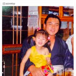 山本優希、九重親方の訃報に沈痛「父のような存在」 幼少期の2ショット公開／Instagramより