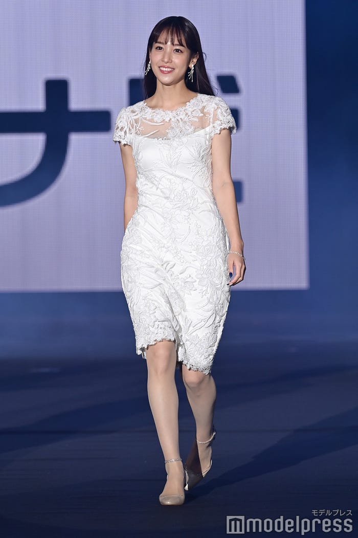 鷲見玲奈 (C)モデルプレス