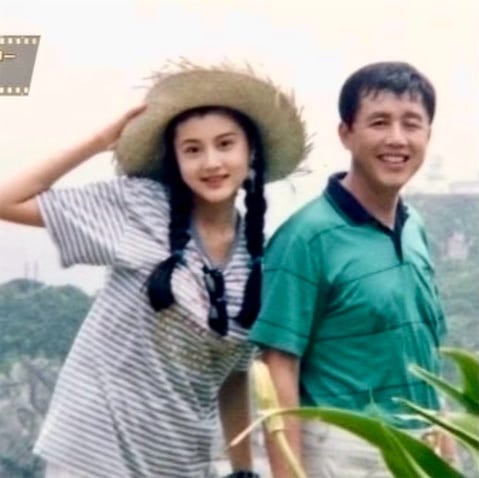 藤原紀香が父の死を報告、思い出写真とともに誓い「貴方の娘として、大きな愛を体現できるよう」