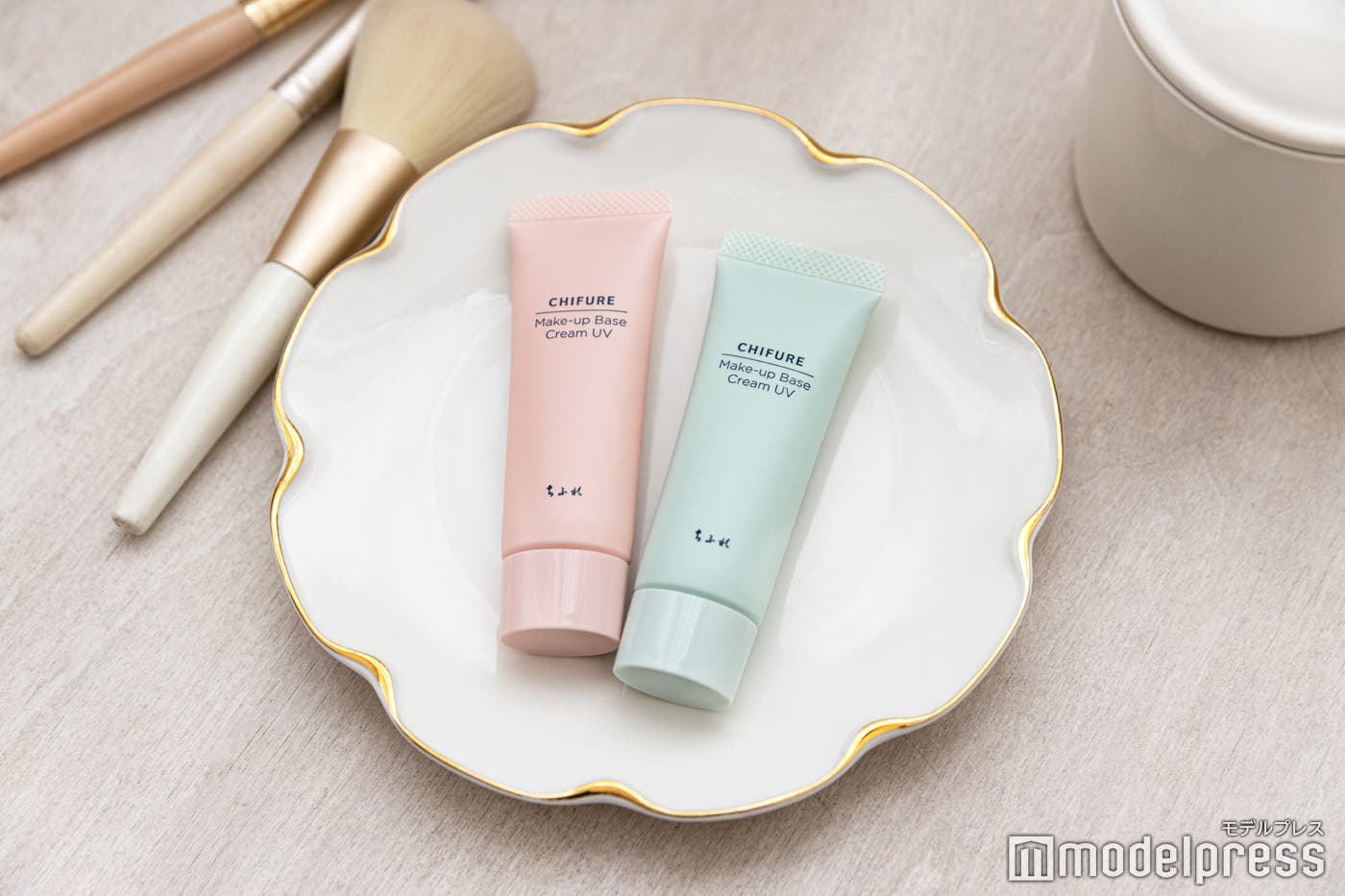 「メーキャップ ベース クリーム UV」はピンク、グリーンの2色展開(C)モデルプレス
