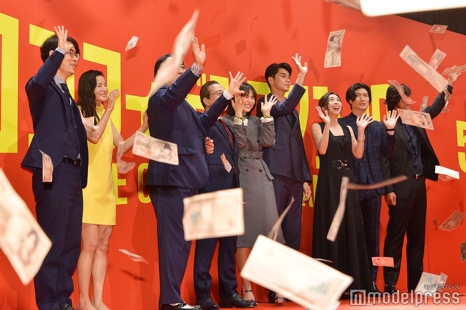 （左から）田中亮監督、織田梨沙、小手伸也、小日向文世、長澤まさみ、東出昌大、竹内結子、三浦春馬、江口洋介（C）モデルプレス