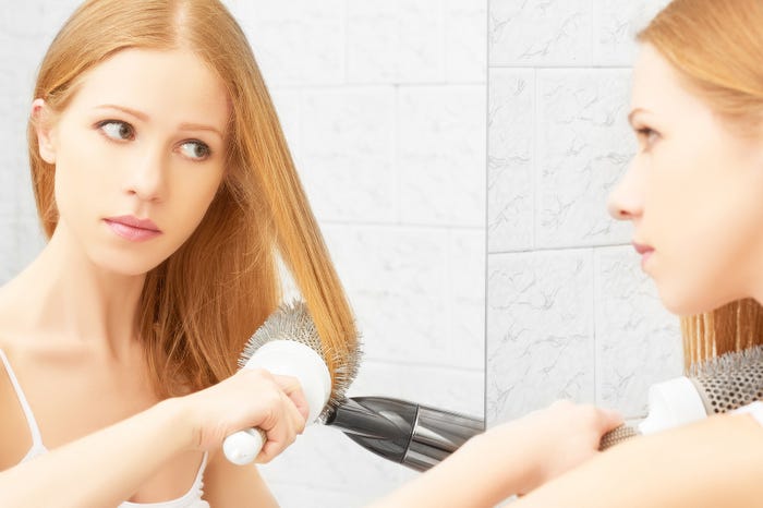 女子同士でなら普通の行動も、男性からはひかれちゃうかも(Photo by evgenyatamanenko)