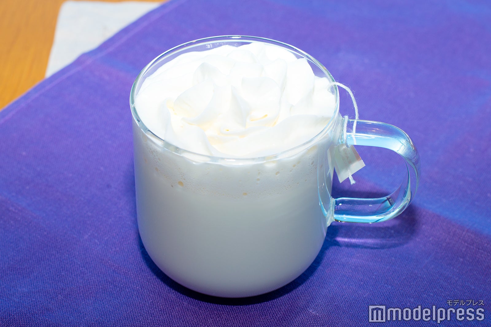 横浜公園店の「カモミールティーラテ＋All Milk＋ハニーホイップ」（C）モデルプレス