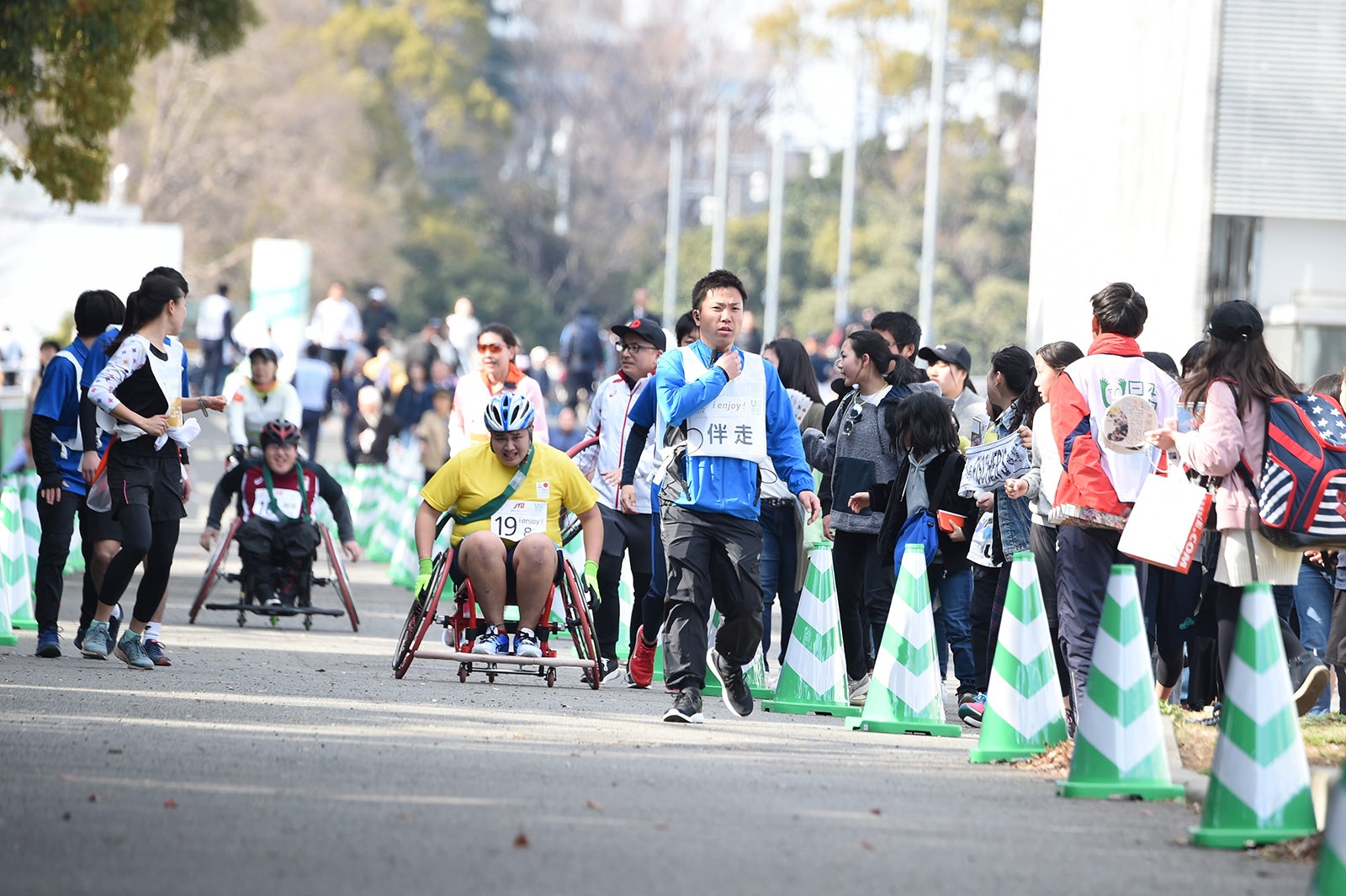 画像100 108 稲垣 草なぎ 香取 パラ駅伝で野外ライブ 1万7千人が熱い声援 モデルプレス