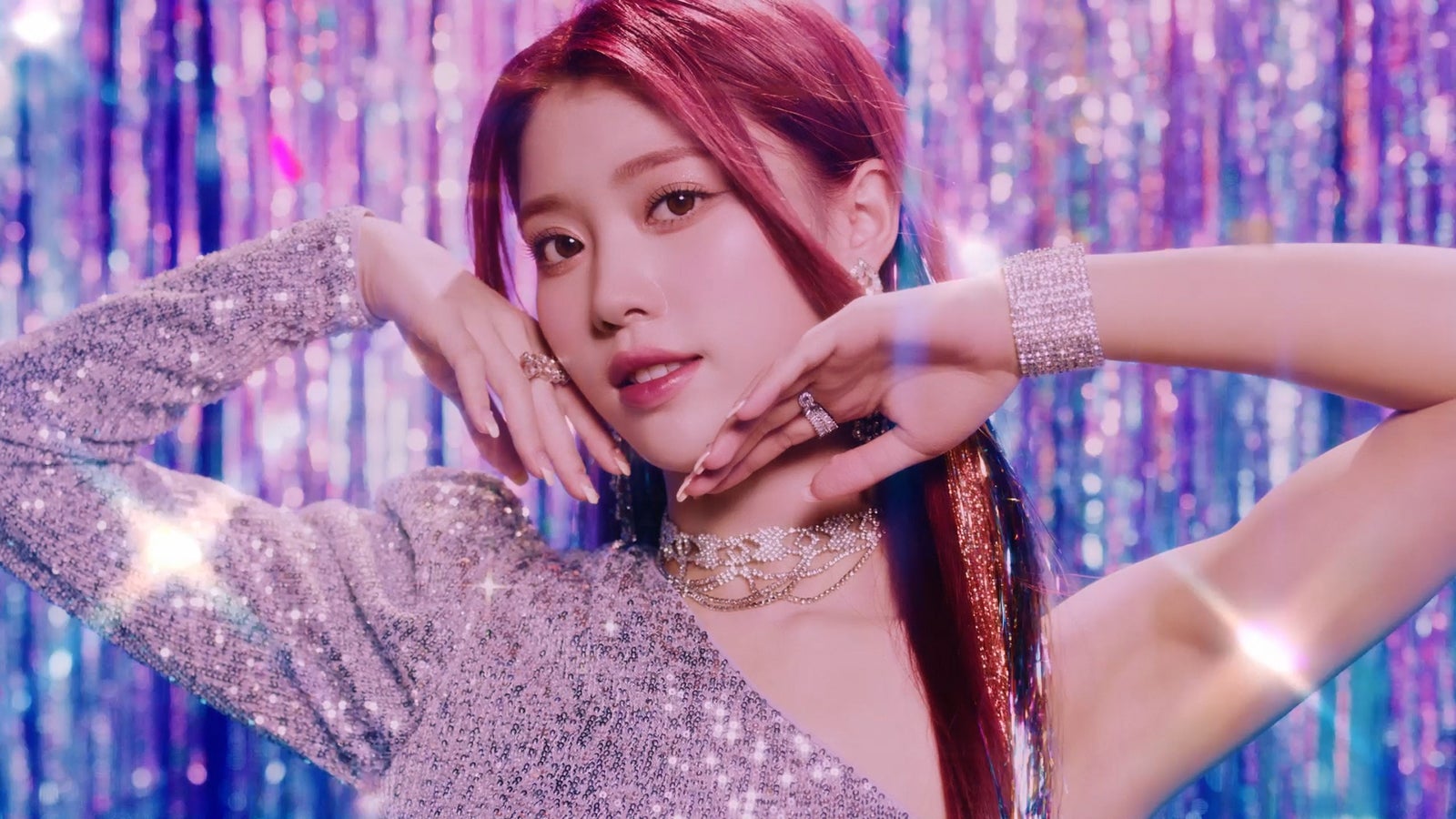 シャオティン／新Web-CM「Catch Your Beauty！」篇より（提供写真）