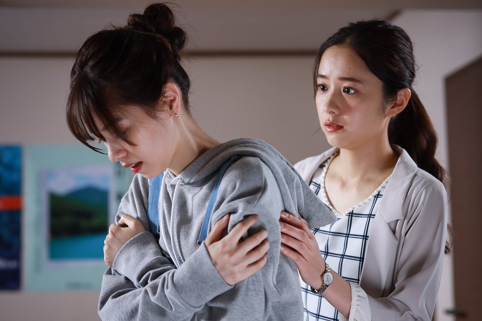 西野七瀬、堀田真由／「言霊荘」第7話より（C）テレビ朝日