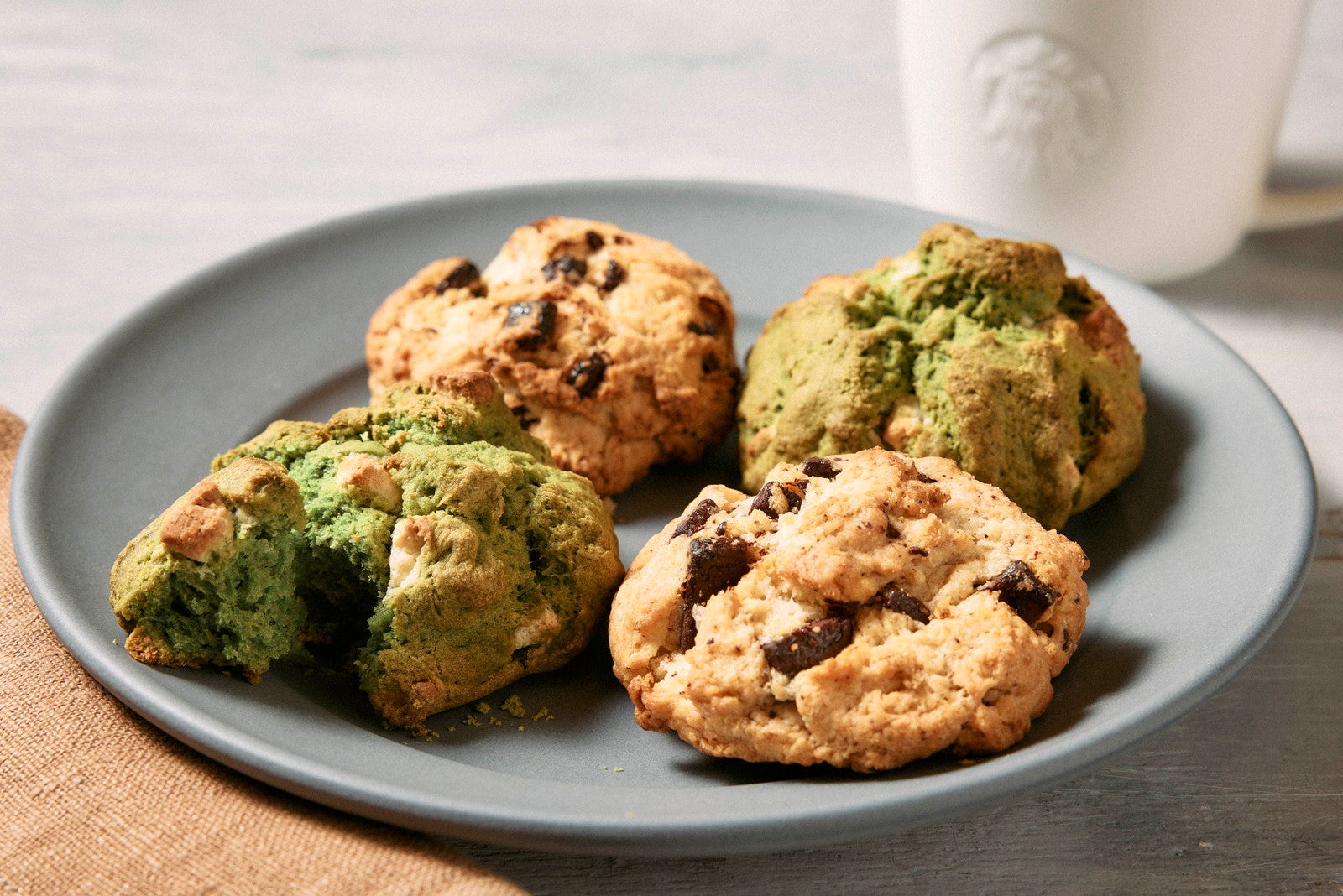 チョコレートチャンクスコーン、抹茶&ホワイトチョコスコーン／提供画像