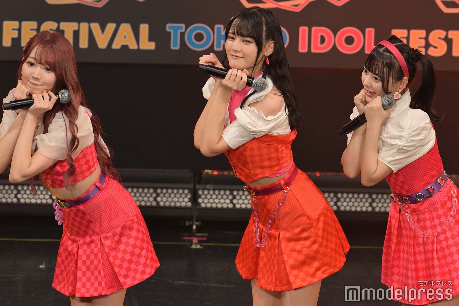 =LOVE （C）モデルプレス