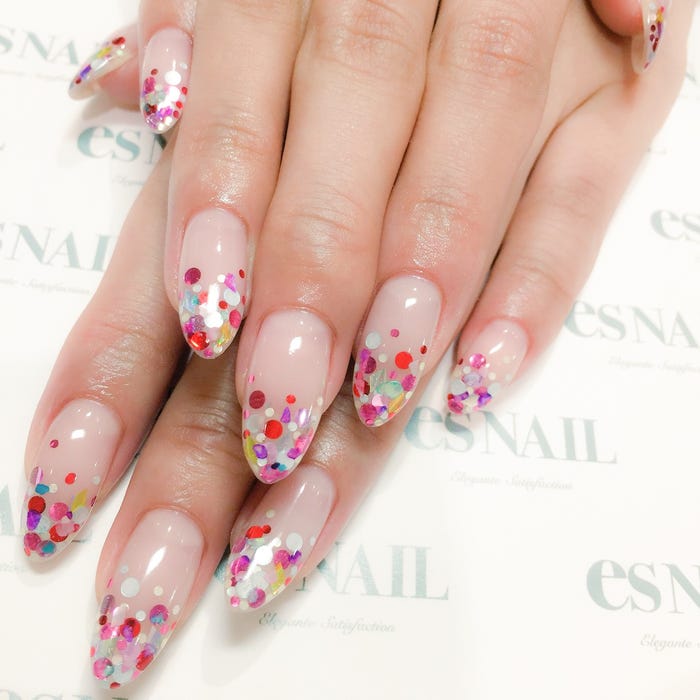 フレンチで派手見え防止に(画像提供:esNAIL)