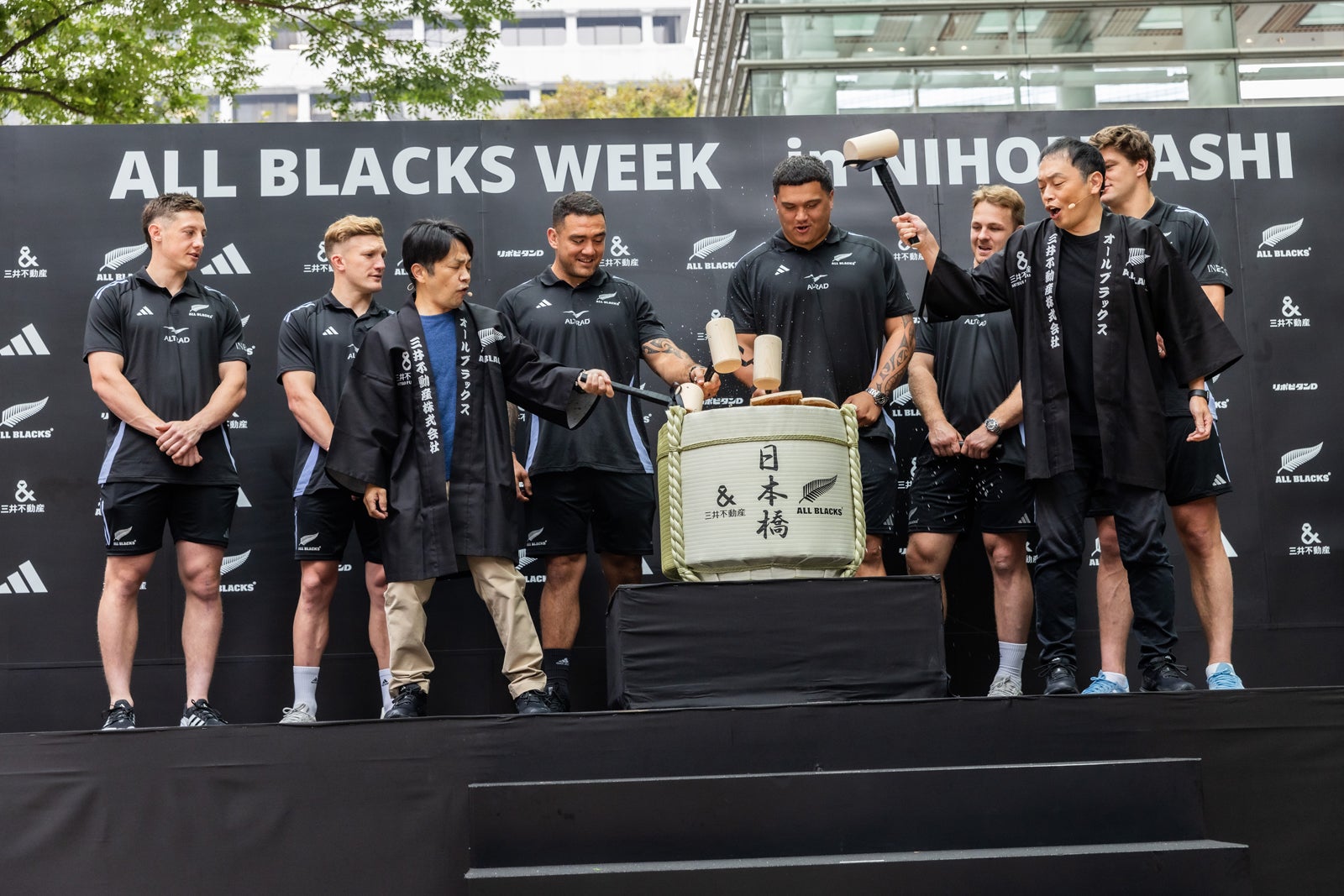 中川家、オールブラックス（提供写真）