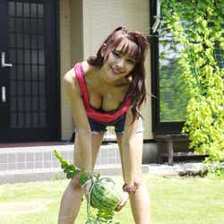 モデルプレス - “1000年に1度の童顔巨乳”スパガ浅川梨奈、破壊力抜群の美バスト全開!本格的銀幕デビューでビジュアルに自信