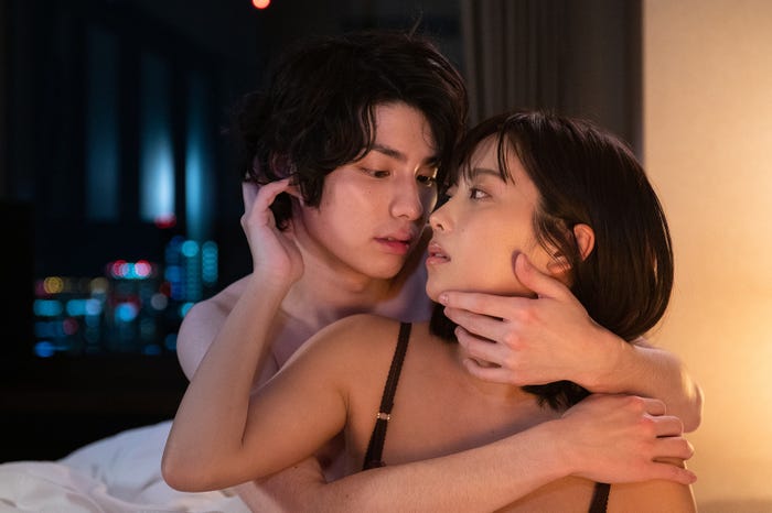 本田響矢、二宮芽生「私が獣になった夜~好きになっちゃいけない~」第1話(C)AbemaTV, Inc.