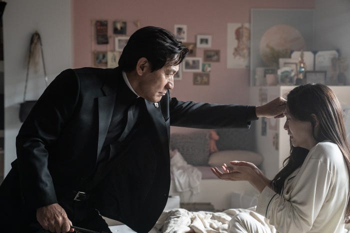 「ディヴァイン・フューリー/使者」(C)2020 LOTTE ENTERTAINMENT All Rights Reserved.