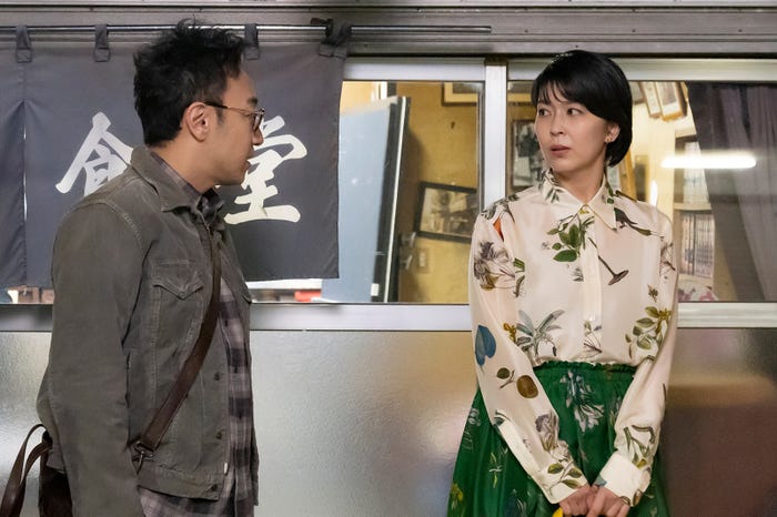 角田晃広、松たか子「大豆田とわ子と三人の元夫」 (C)カンテレ、フジテレビ