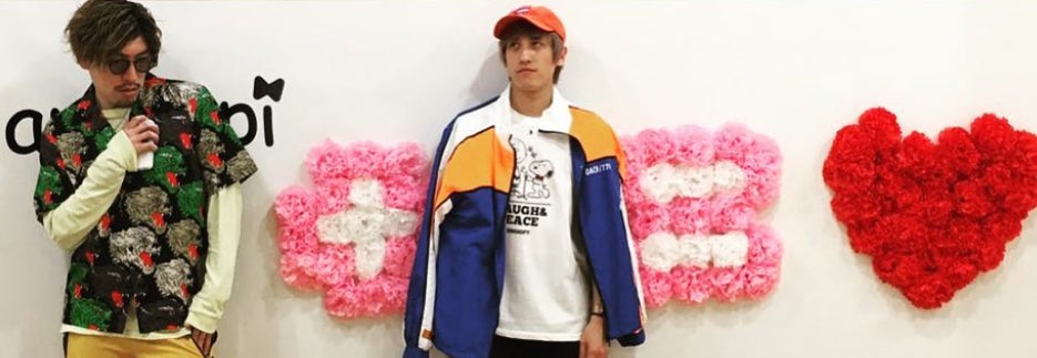 チャラ芸人EXIT、モデル立ちで“映えタピオカ”堪能【amitapi／沖縄国際映画祭】