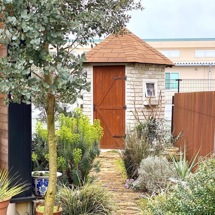 植木で玄関まわりをおしゃれに演出 お家に合うおすすめのシンボルツリーをご紹介 モデルプレス 植木で玄関まわりをおしゃれに演出 お家に合うおすすめのシンボルツリーをご紹介 モデルプレス