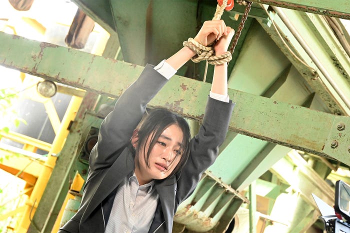 八木莉可子「潜入兄妹 特殊詐欺特命捜査官」第1話(C)日本テレビ