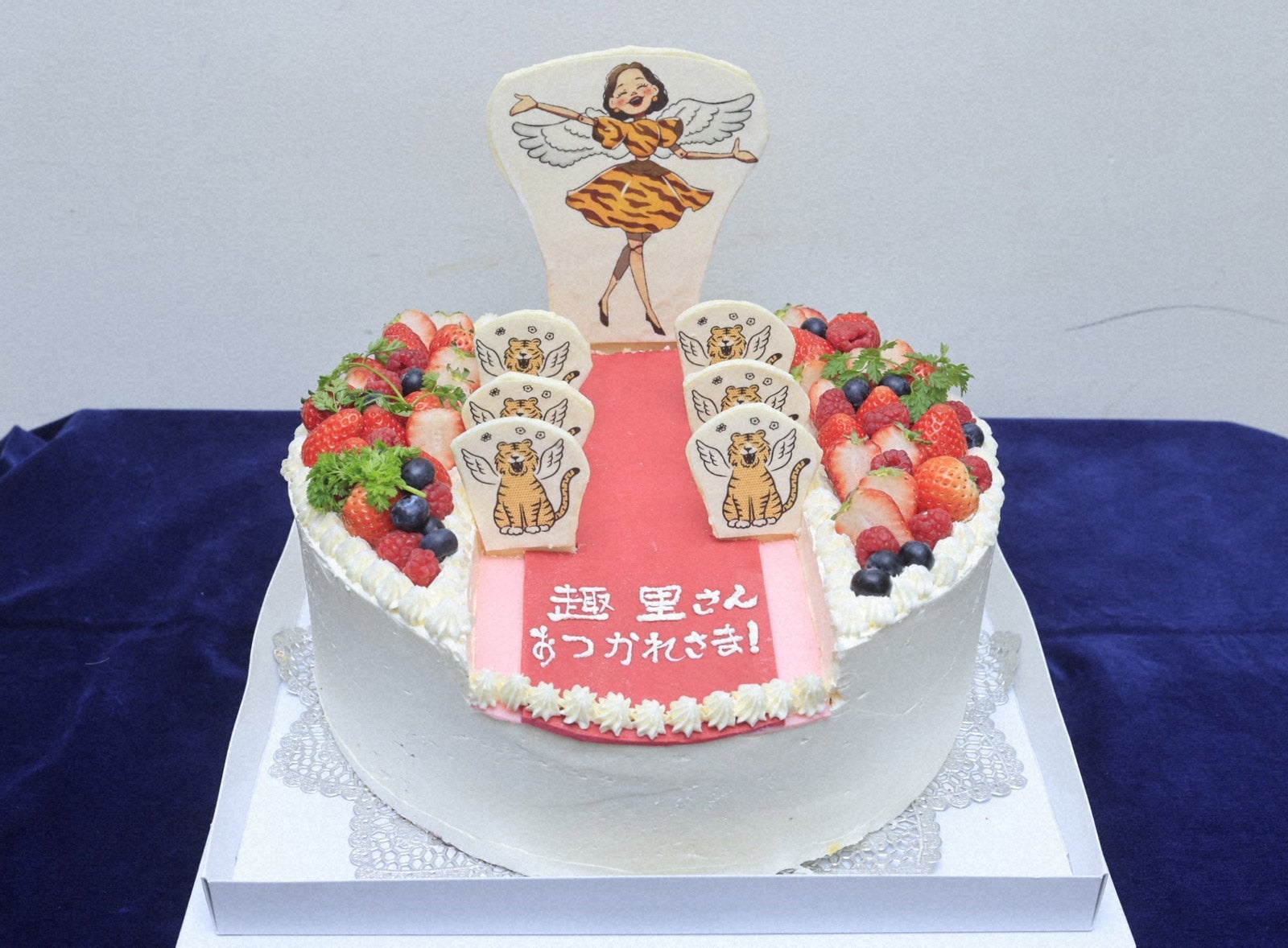 『ブギウギ』と『虎に翼』をモチーフにした特製ケーキ（C）NHK