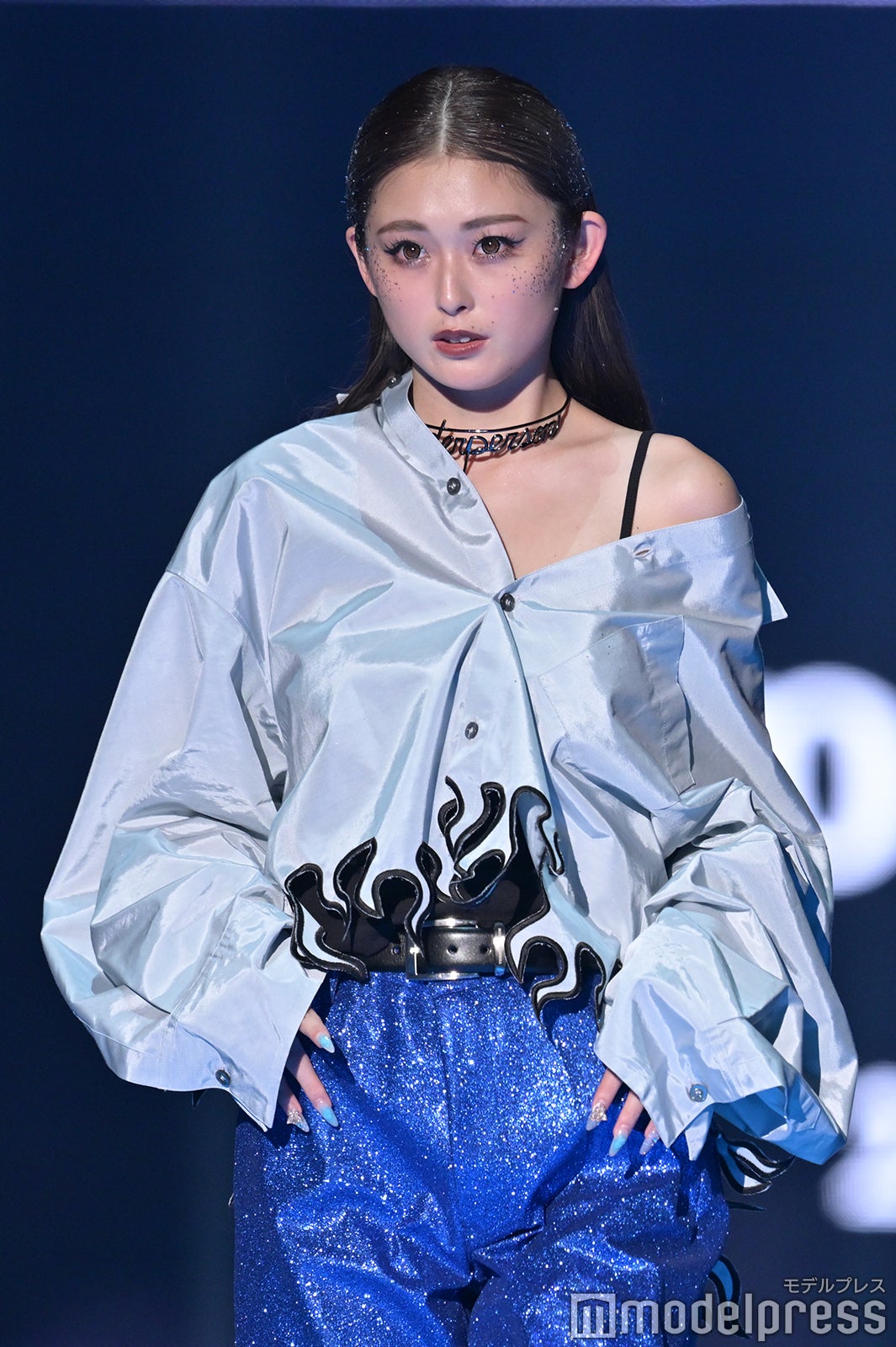 画像82/110) 高橋ひかる、胸元ざっくりワンピース姿 スラリ美脚
