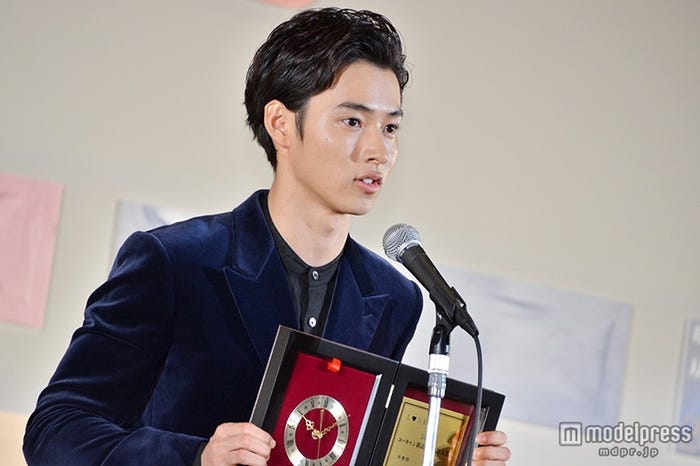 「壁ドン」(山崎賢人/映画『L・DK』出演)