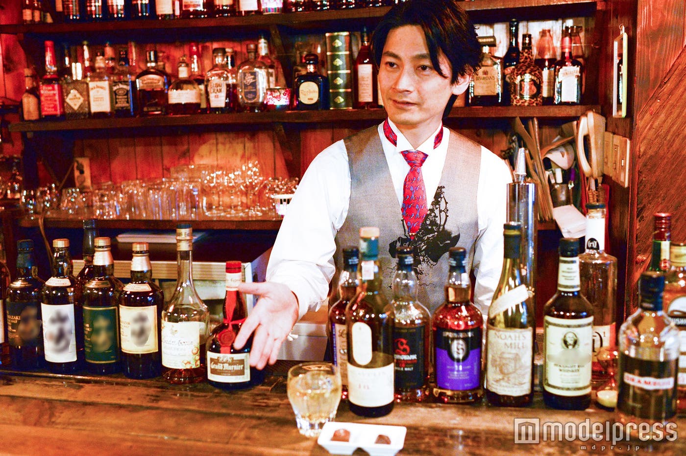 Bar tail(東京・高円寺)の店長を務めるバーテンダーの松本渉(まつもとわたる)さん(C)モデルプレス