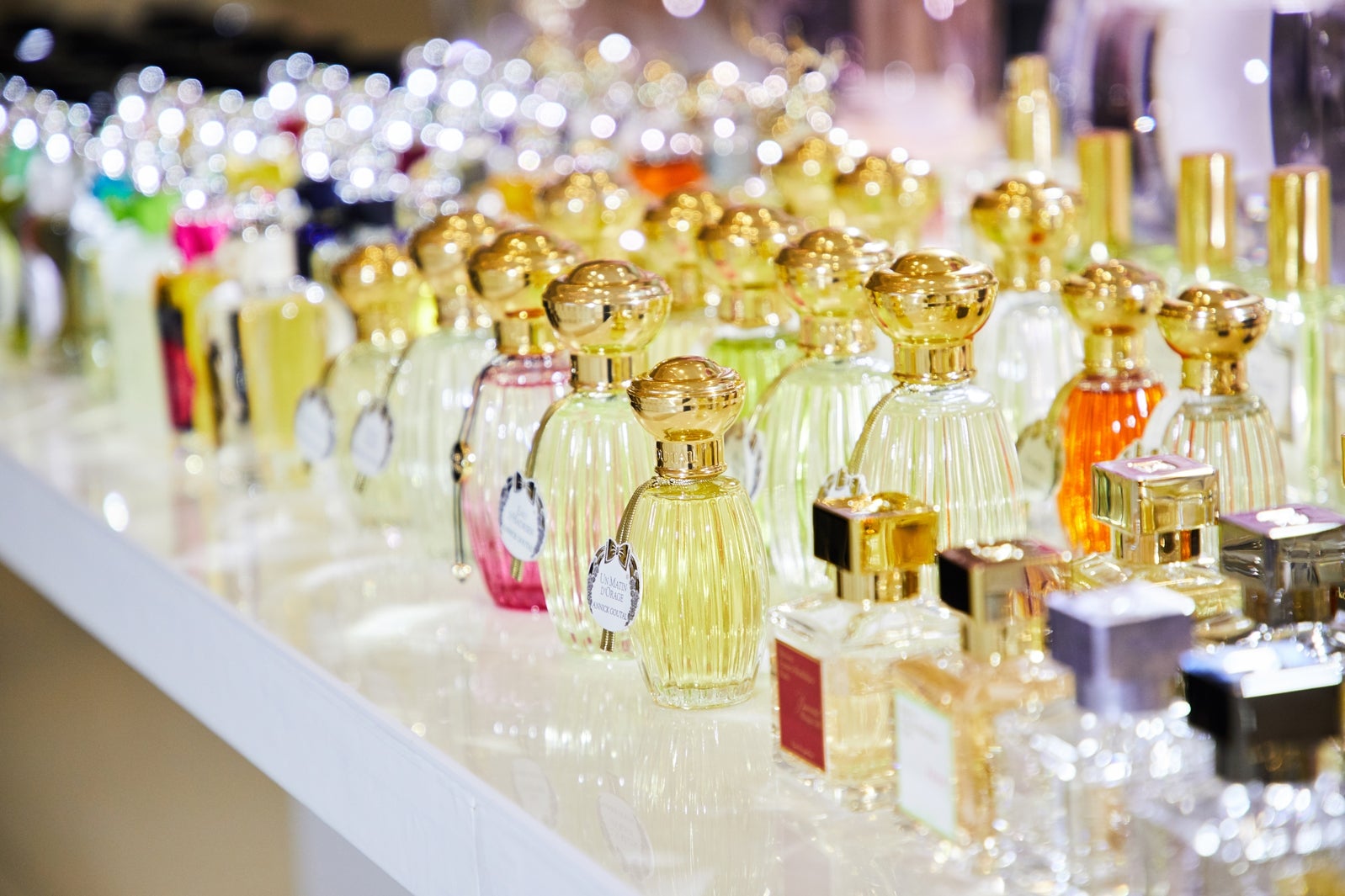 「新しい自分」へ導く多数のフレグランスとの出会いが待っている