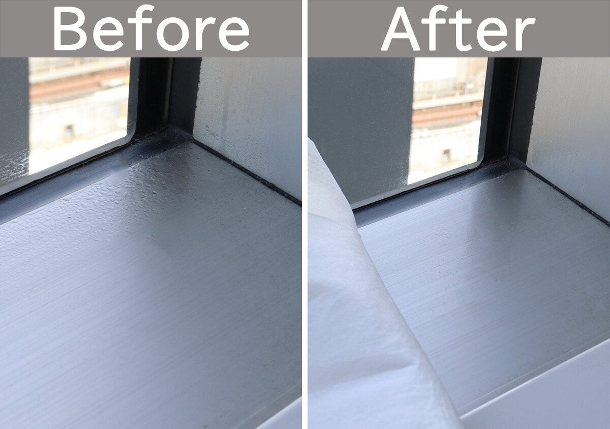 ダイソーの災害対策用吸水シートで窓辺を掃除する