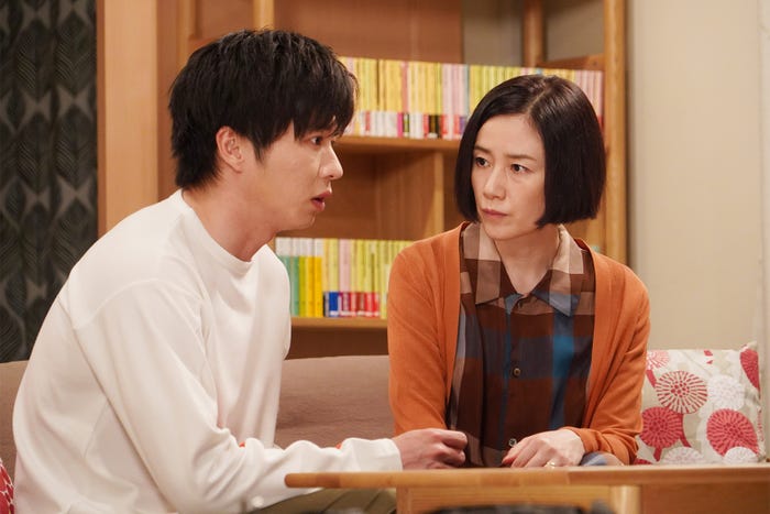 田中圭、原田知世/「あなたの番です」第8話より(C)日本テレビ