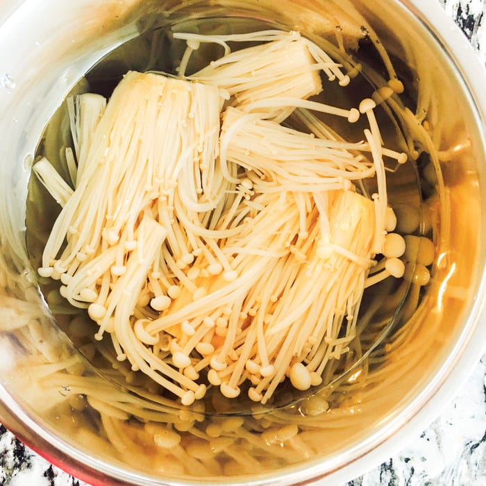 手順5:ザルにあけ、水をいれたボウルで粗熱をとり冷蔵庫で冷やす/画像提供:柏原歩