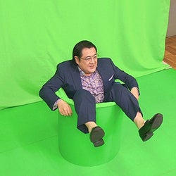 小手伸也、ドッキリですっぽり!?長澤まさみら『コンフィデンスマンJP』チームは大爆笑