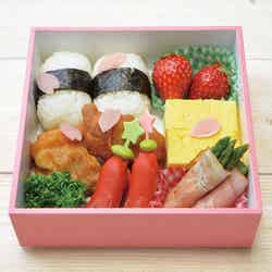 仲良しさんと食べるともっとおいしいお弁当(C)CLAMP・ST/講談社・NEP・NHK