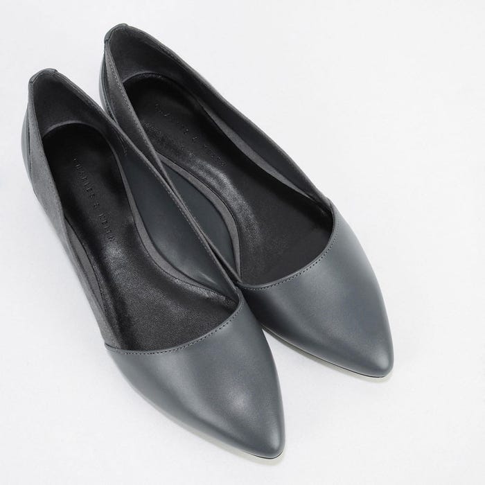 カットアウトテクスチャードバレリーナ「CHARLES & KEITH」6,372円(税込)/画像提供:CHARLES & KEITH