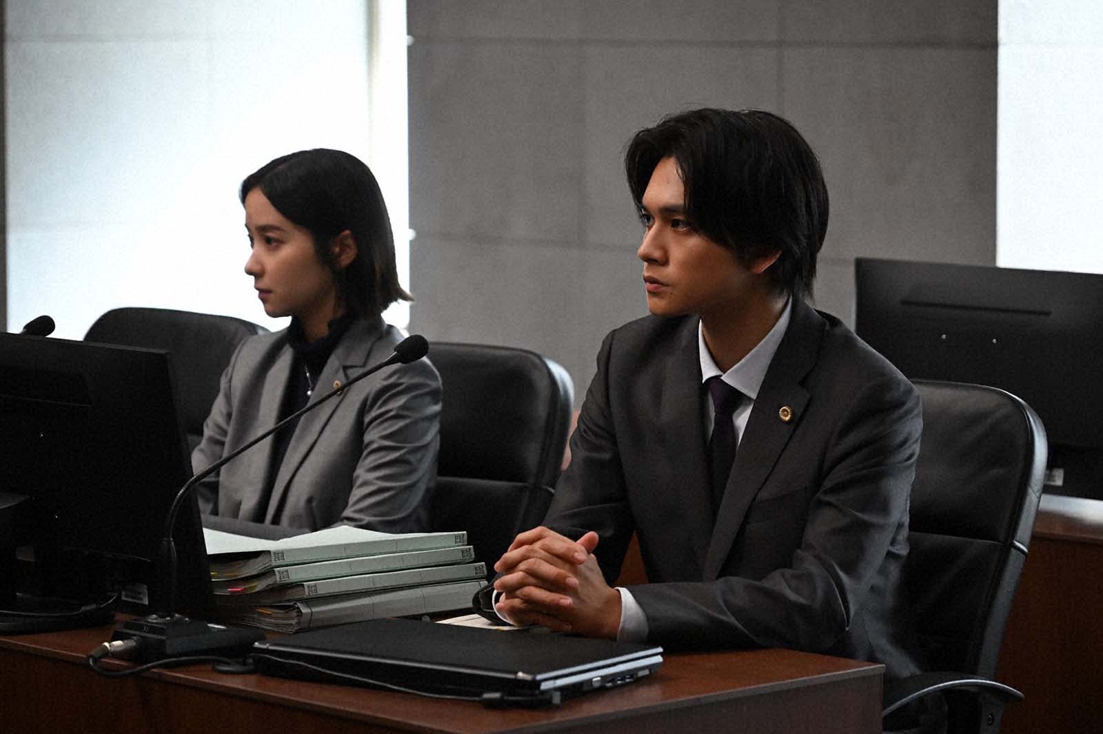 堀田真由、北村匠海「アンチヒーロー」第1話より（C）TBS