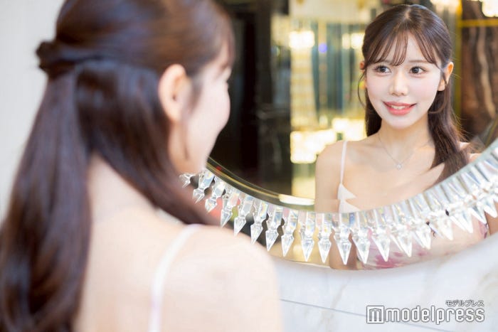 「BARCELONA 桃李」白雪つき(C)モデルプレス