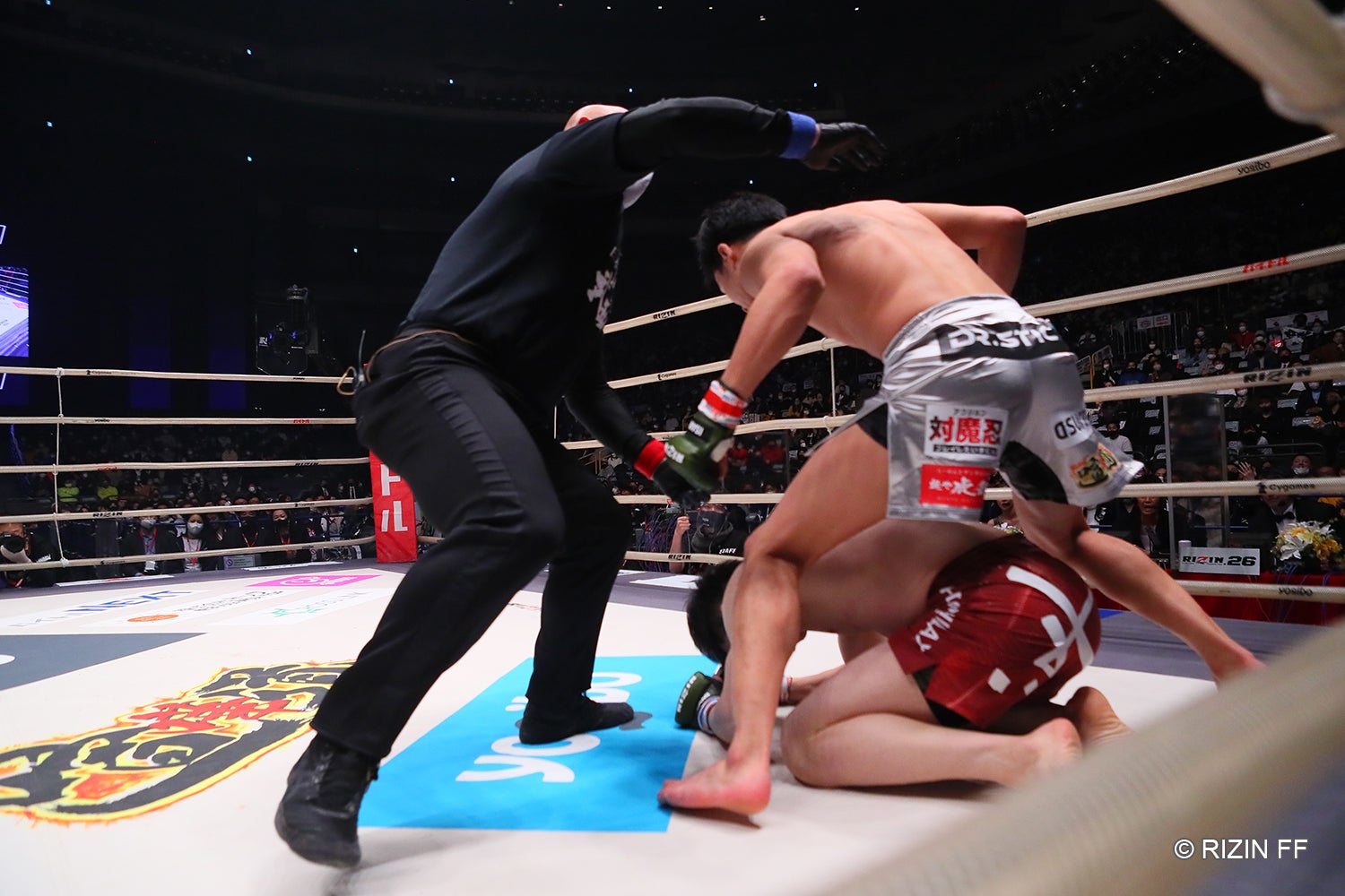 朝倉未来、弥益ドミネーター聡志（C）RIZIN FF